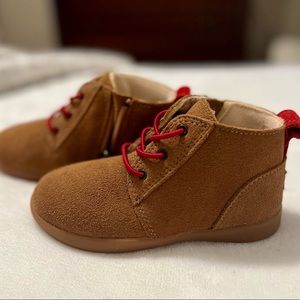 Toddler boys Uggs Kritjan Suede Boots.